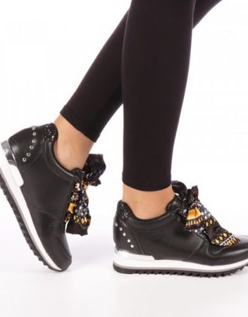 Дамски спортни обувки Bertha черни